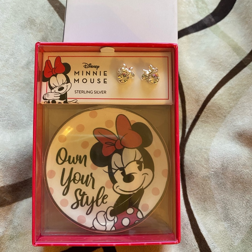 Minnie Mouse earrings